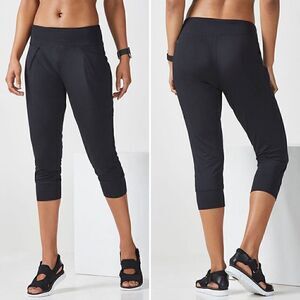 Fabletics Women’s Black Yogi Capri Pants, Size XXL